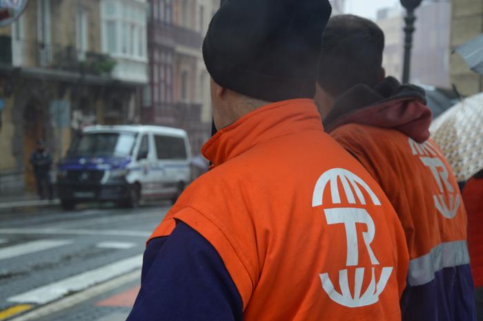 Tubos Reunidoseko langileek  7 1772795031337