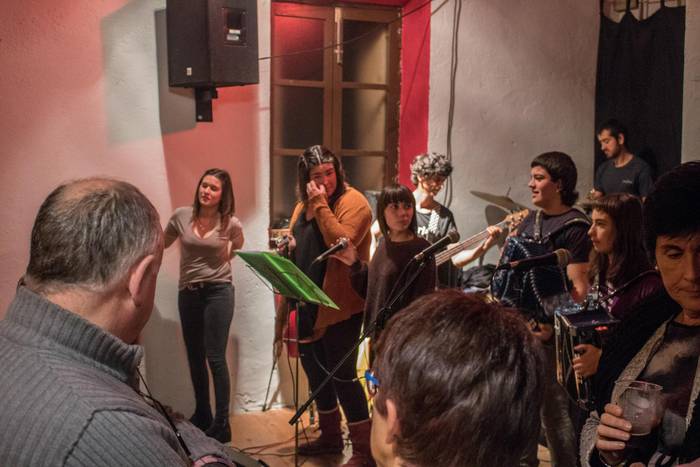 Parez pare zabaldu ditu atea 2 1511891858808