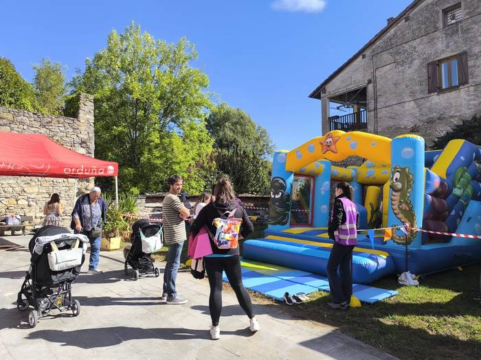 Auzo giroan gozatu dituzte M 10 1759049331255