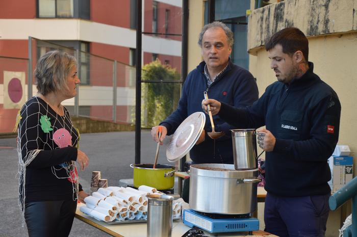 Sormena eta kolorea atera di 131 1676672544762