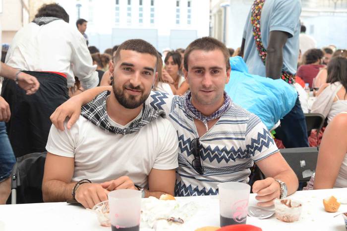 Aldai plaza txiki geratu da  120 1503894927934