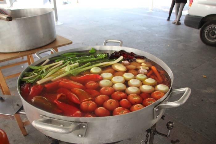 Gazte ugari batu zituen Inde 15 1508073838080