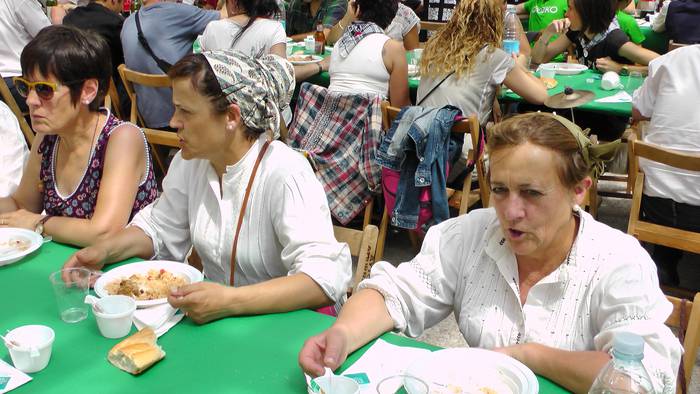 Dantza taldeak taldeak izan  145 1496055619119