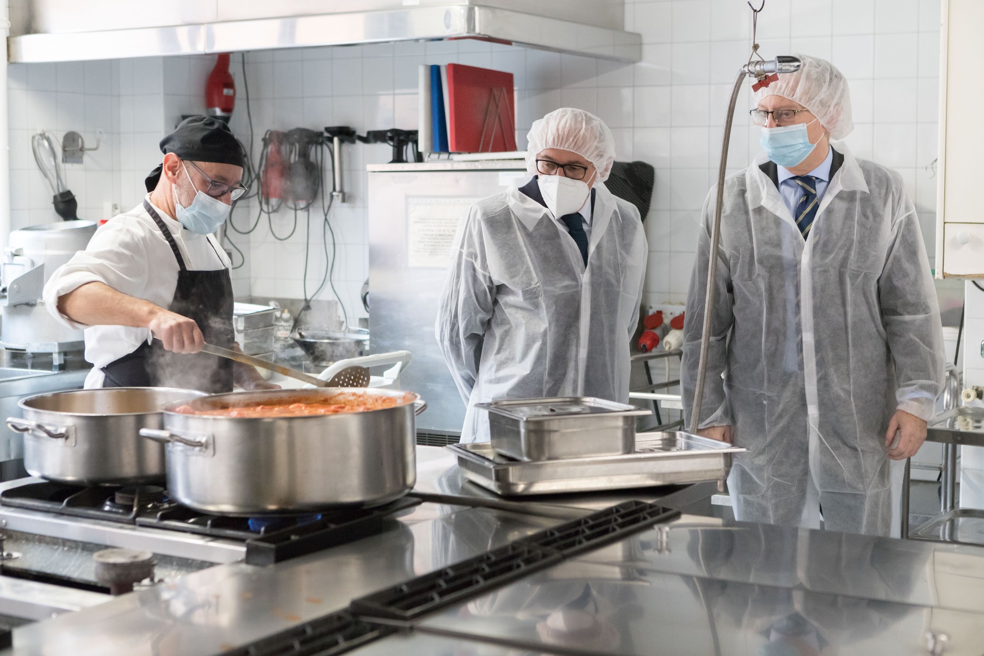 Foru egoitzen eskaintza gastronomikoa homogeneizatu egin da, menuetako nutrizio eta alergeno kontrola bermatzeko
