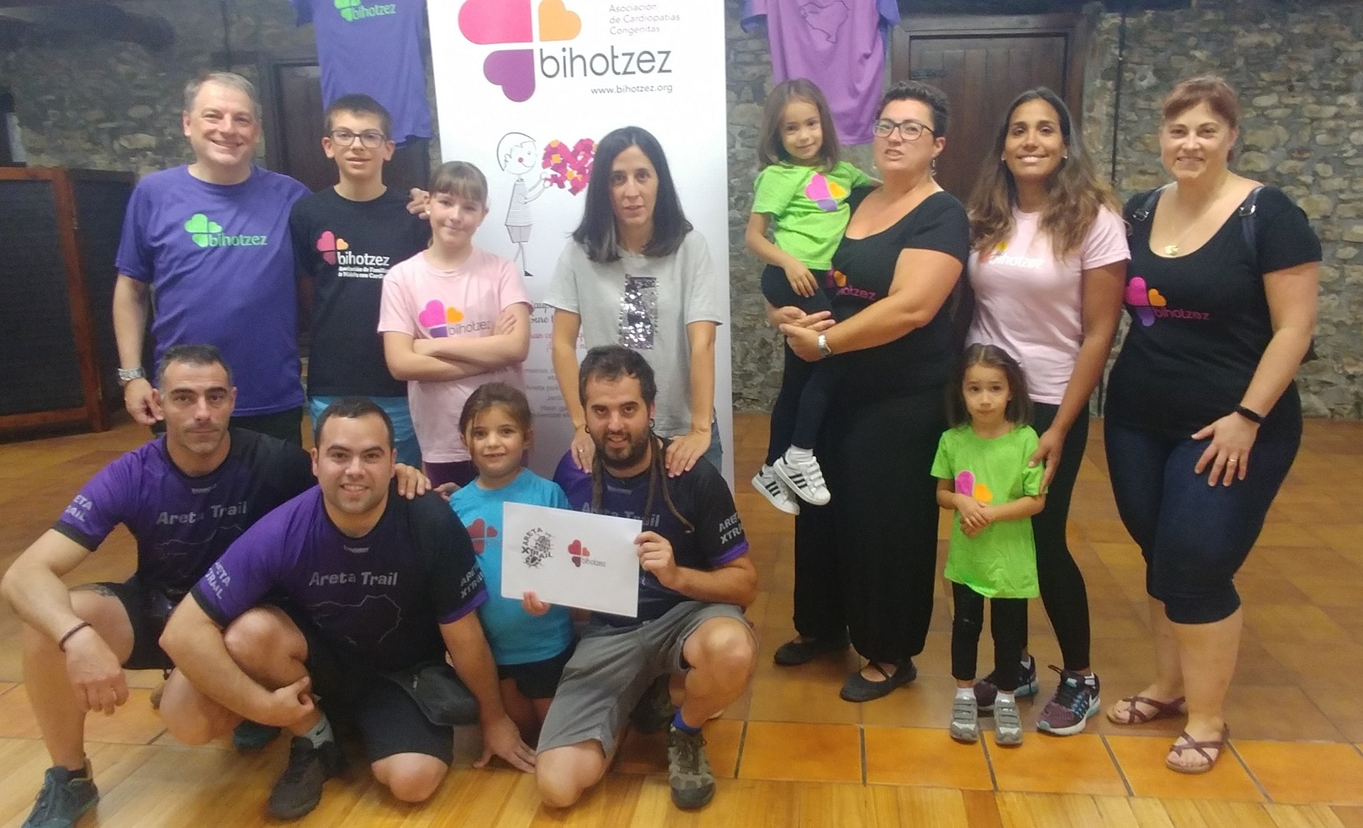 Bihotzez fundazioari eman diote Areta Trailen bildutako dirua