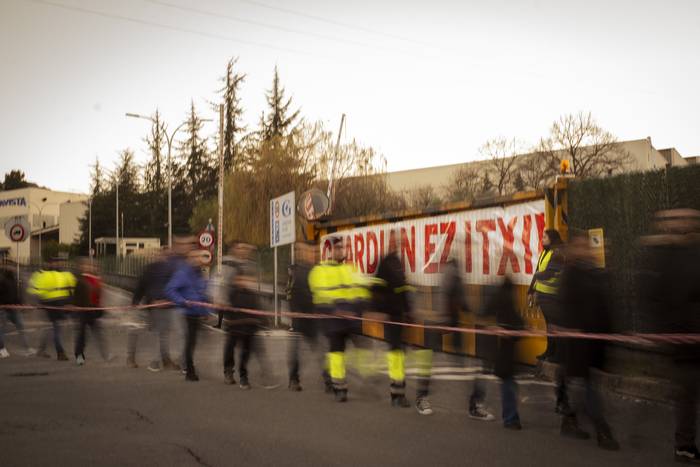 Guardianen eraiste neurtuak utzitako aje emozional kolektiboa