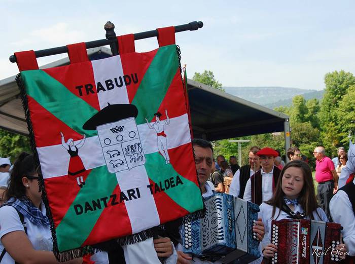 Dantza taldeak taldeak izan  208 1496057348514