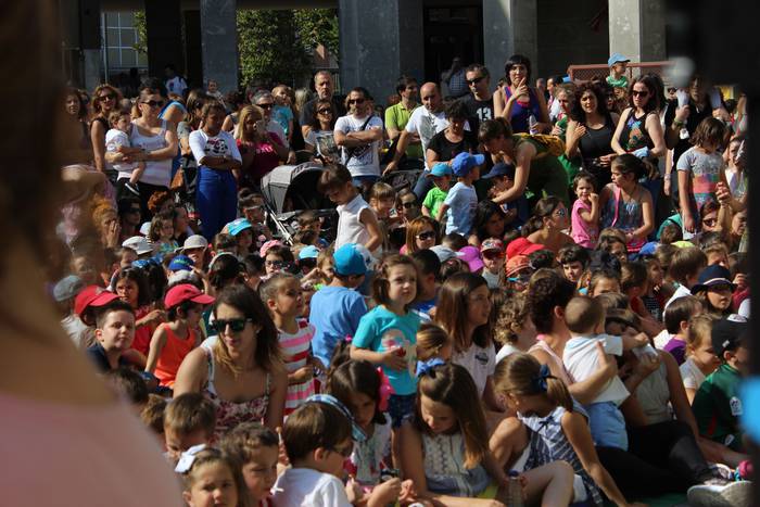 Ilusioa eta muxuak banatu di 1 1499276696410