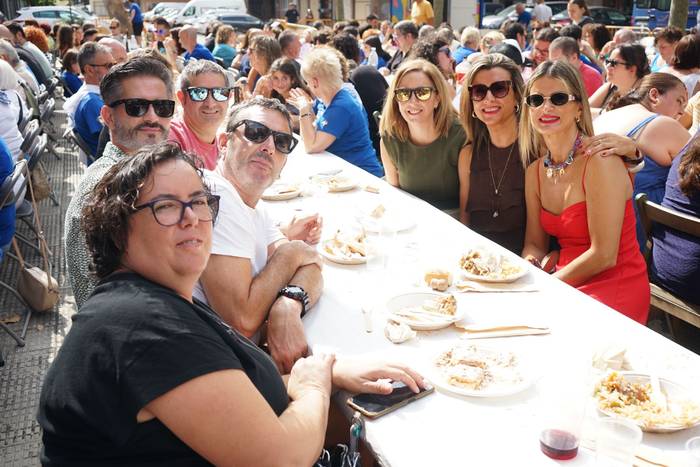 Ehunka lagun bildu ditu Lati 41 1758394294657