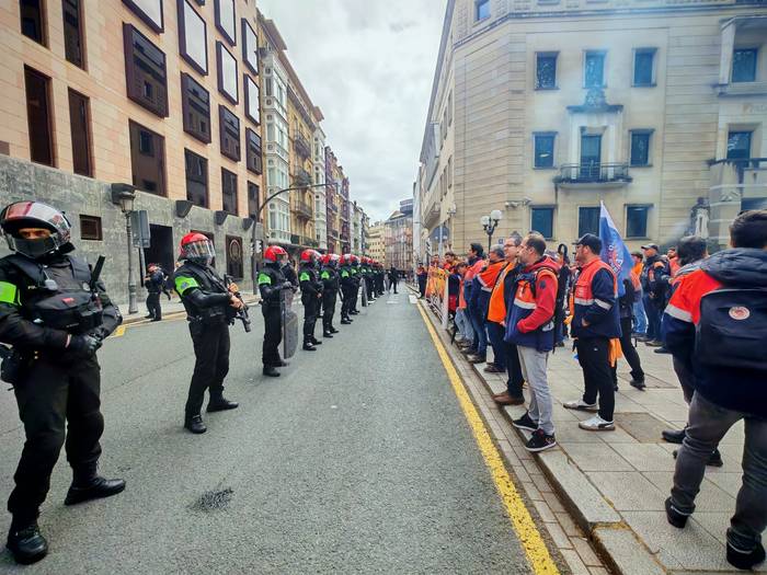 Bilboko kaleetara jo dute Tu 34 1776166153838