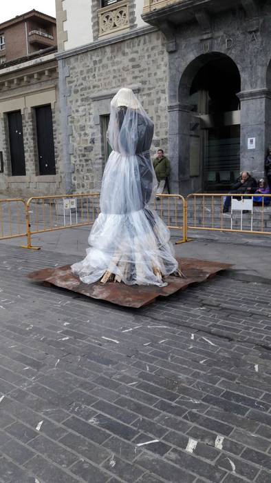 Suak agurtu zituen Aratustea 31 1488369092608