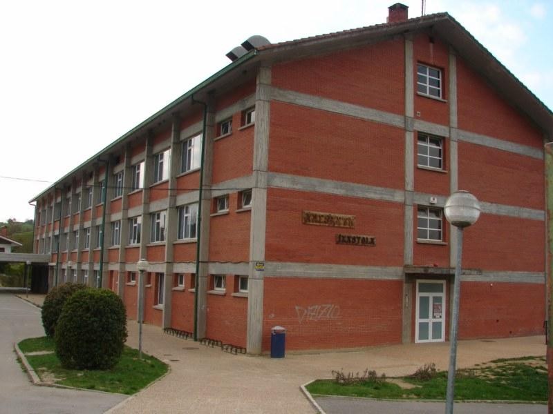  Hamar ikasletik  zazpik ikasten dute euskara hutsezko D ereduan Amurrion
