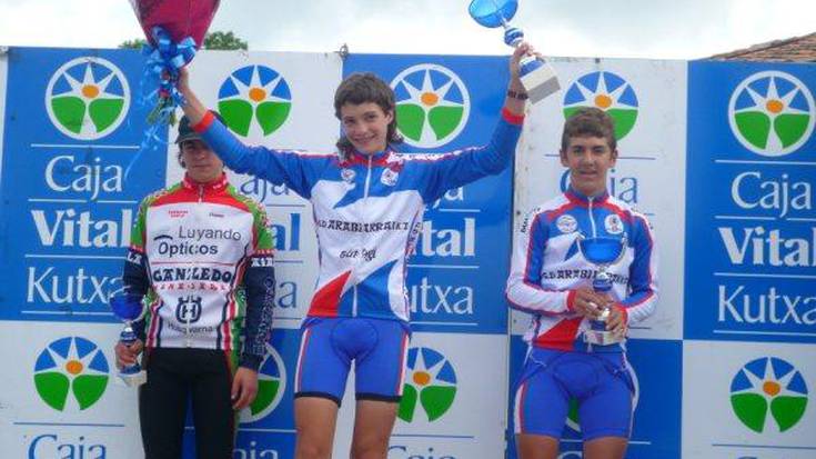 Jon Martinez de Albeniz Aiarako Biraren sailkapenaren gailurrean da, bigarren etapa irabazi ondoren