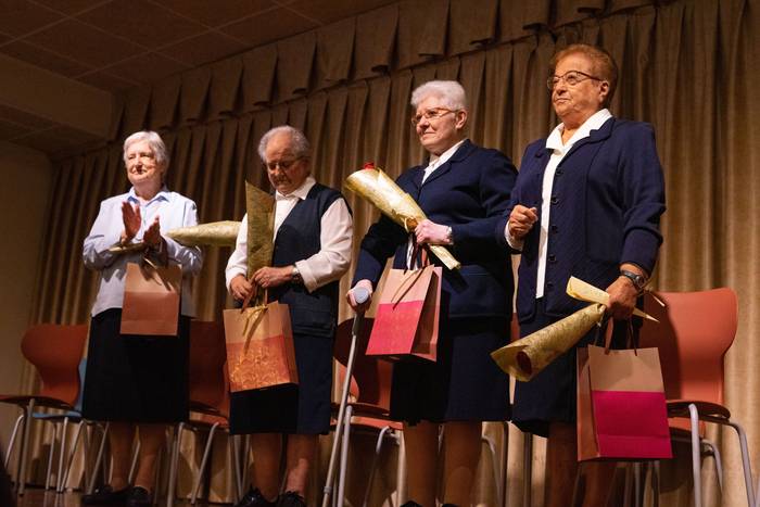 Agur jendetsu eta hunkigarri 28 1759073097448