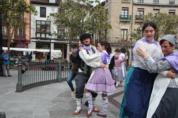 Dantzaren bidez aldarrikatu  26 1520777910721