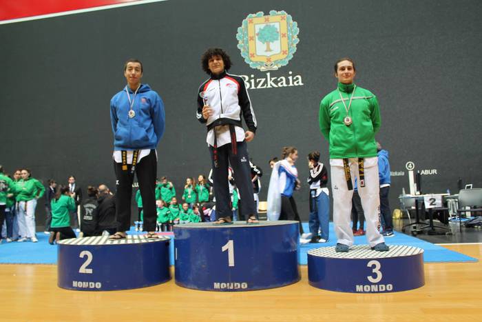 Urrezko bost domina lortu di 18 1519024170258