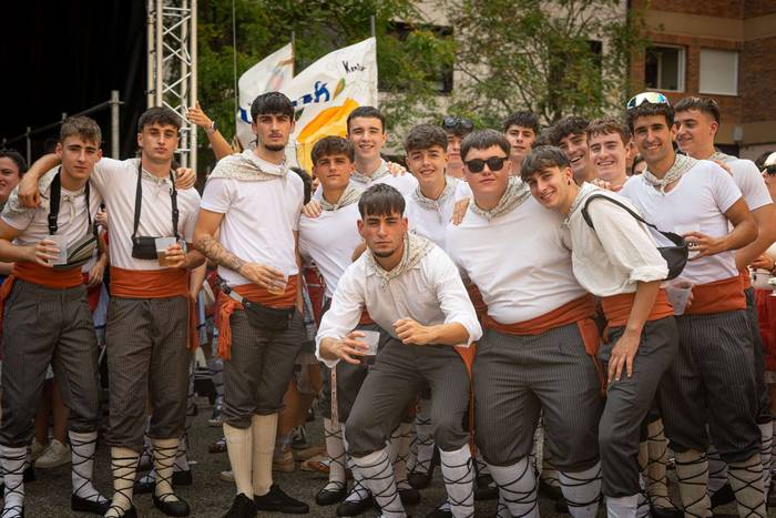 Festa-giro goria piztu du La 31 1755256987125