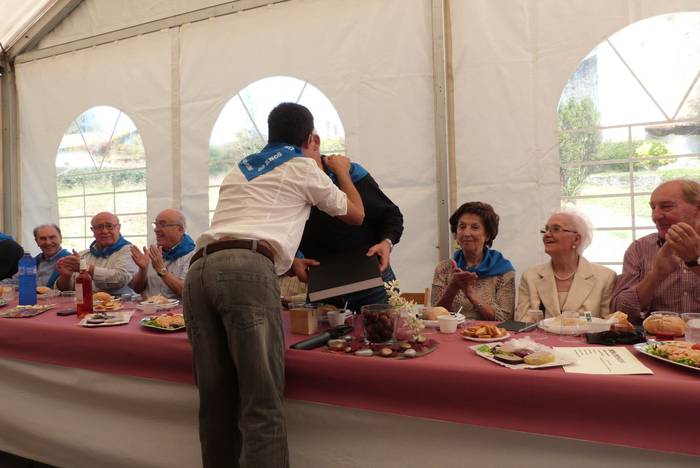 Auzokide ugarik hartu zuten  80 1506366797510