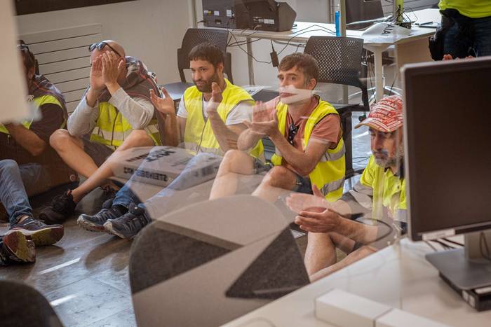 Aldundiaren bulegoak okupatu 27 1760702744177