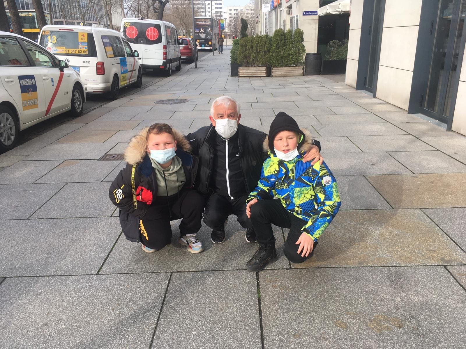 “123 pertsona ukrainar ekartzen ari gara gure taxietan”