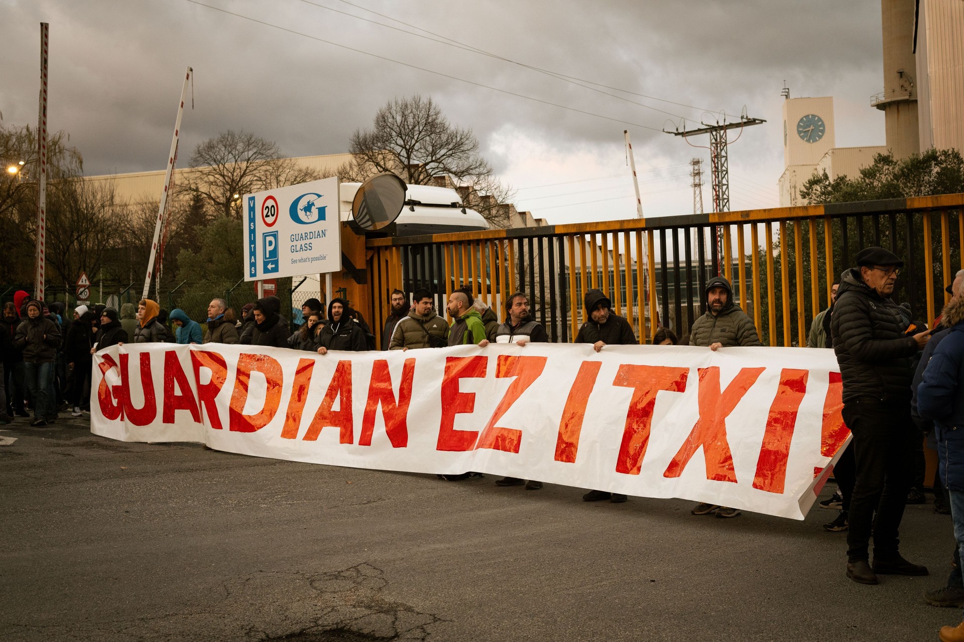 Guardian enpresak martxoko lehen astean aurkeztu nahi du 171 langileak kaleratzeko espedientea, eta horren aurkako elkarretaratzea egingo dute datorren astean