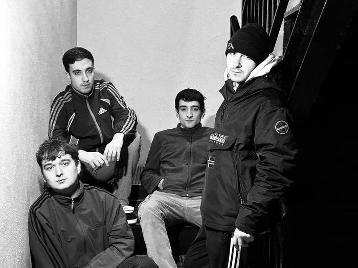 "Hardcoreagoak diren abestiak beste estilo leunago batzuetakoekin nahasten dira diskoan baina guztiek mantentzen dute esentzia bera"