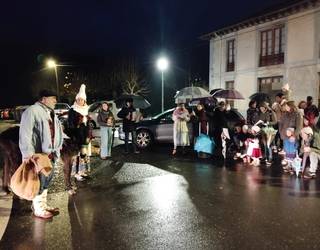 Olentzerok eta Mari Domingik Artziniegako familia ugari izan dituzte zain