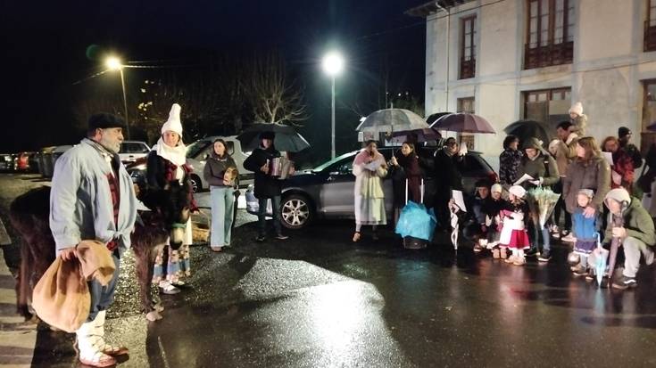 Olentzerok eta Mari Domingik Artziniegako familia ugari izan dituzte zain