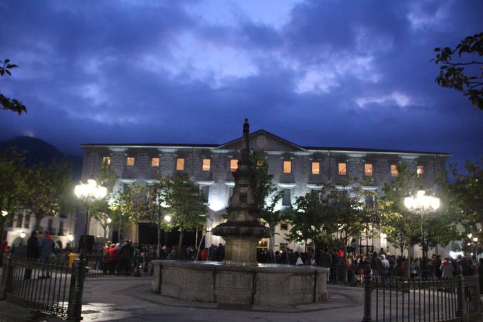 Suziriarekin batera piztu di 24 1525521123316