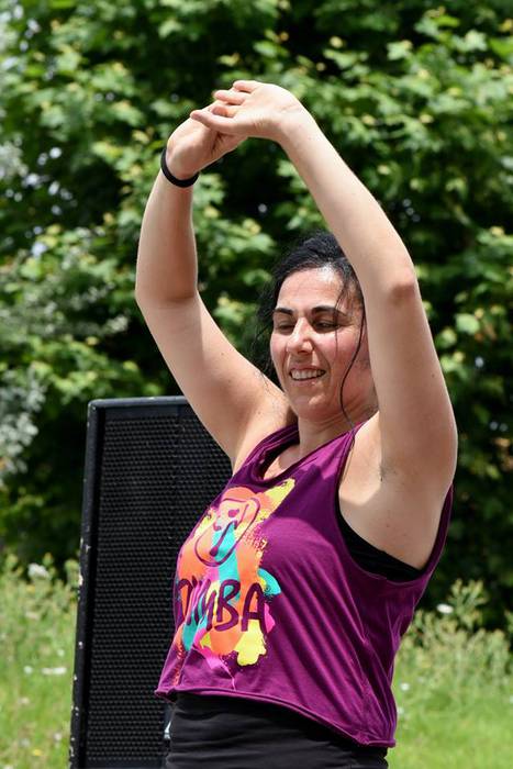Zumba dantzatzeko elkartu zi 16 1498479741522