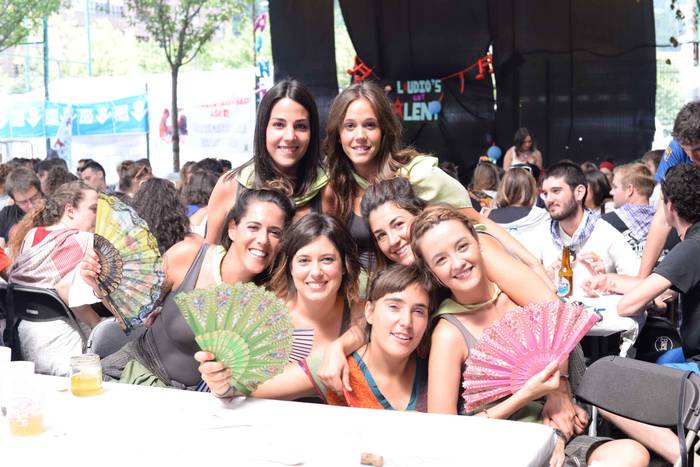 Aldai plaza txiki geratu da  89 1503894574639