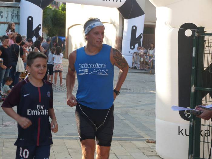 Haur zein helduek izan zuten 306 1538429676927