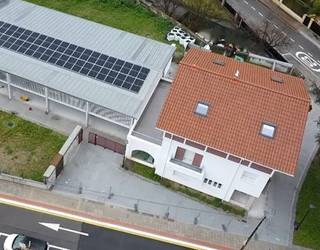 44 eguzki plaka jarri ditu Amurrioko Udalak Eguneko Arretarako Landa eremuko Zentroan