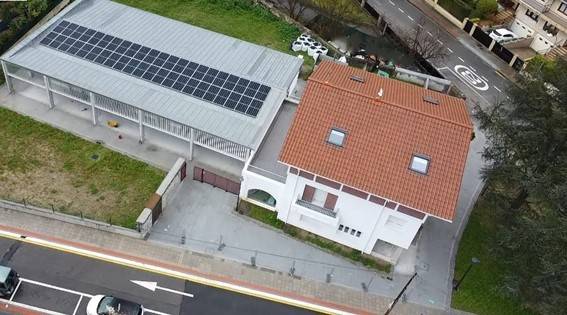 44 eguzki plaka jarri ditu Amurrioko Udalak Eguneko Arretarako Landa eremuko Zentroan