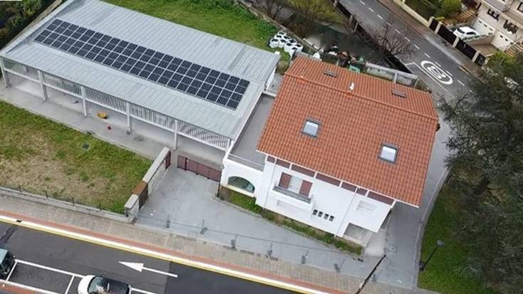 44 eguzki plaka jarri ditu Amurrioko Udalak Eguneko Arretarako Landa eremuko Zentroan