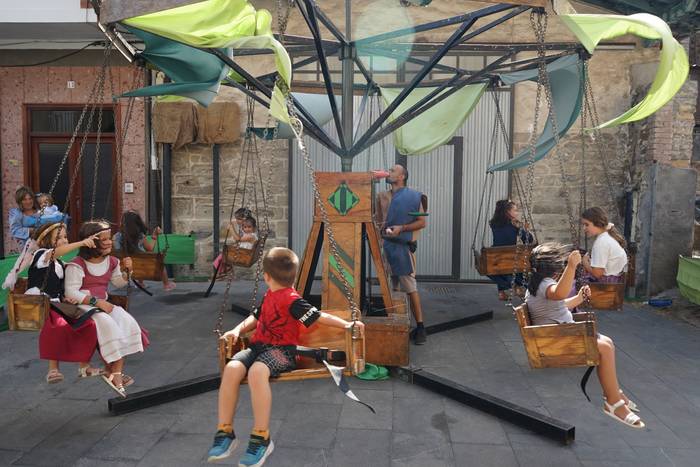 Jendez beteta itzuli da Artz 36 1758400056092