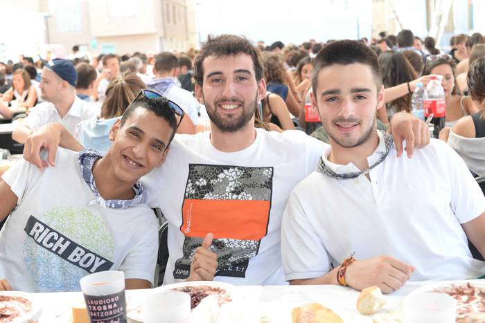 Aldai plaza txiki geratu da  50 1503894124725