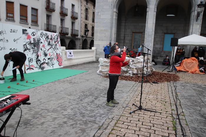 Ehundik gora lagun bildu dir 60 1601292770198