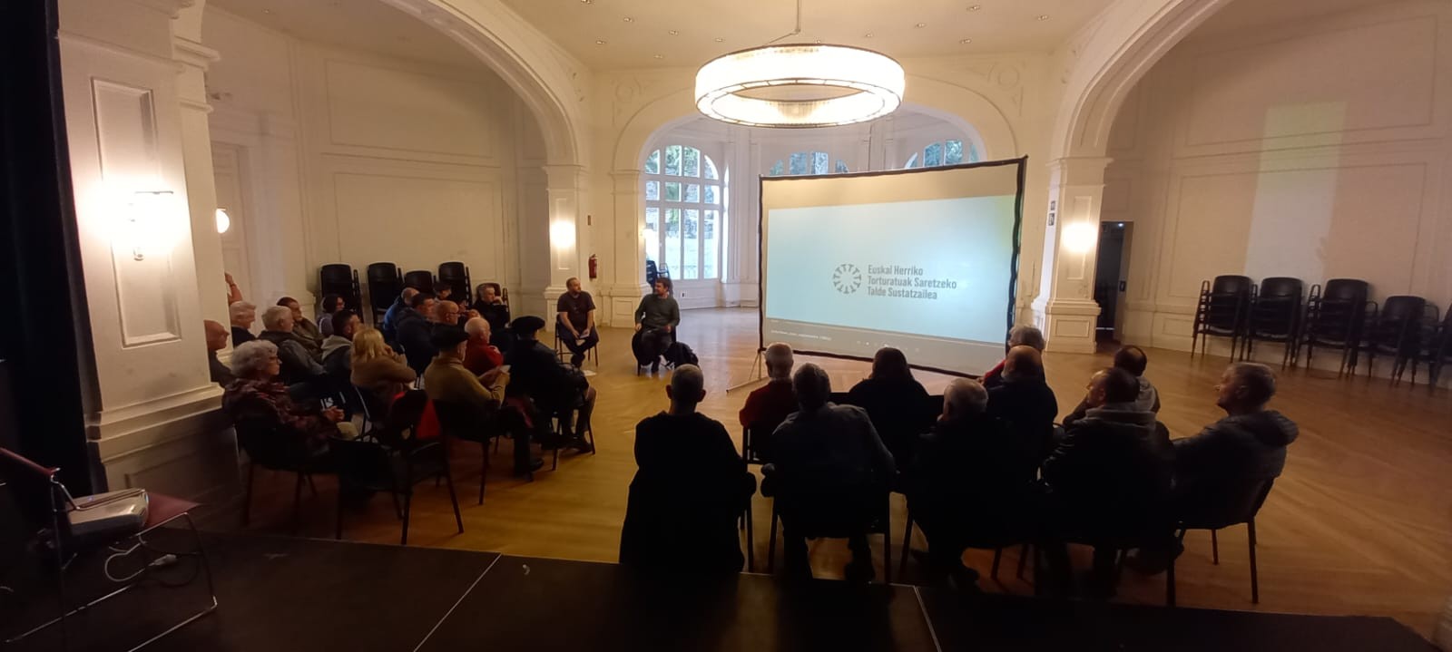 Euskal Herriko Torturatuen Sareak informazio puntua irekiko du lau egunez Laudion