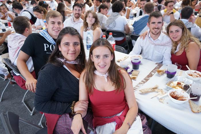 Jendetza batu da kuadrillen  7 1756401703525