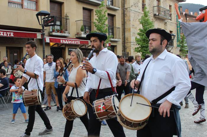 Txupina jaurtita hasi dira O 19 1504206172245