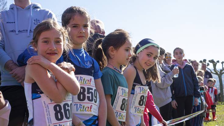 250 haurrek hartu dute parte Laudio Atletismo Klubak antolatutako Eskola Krosean