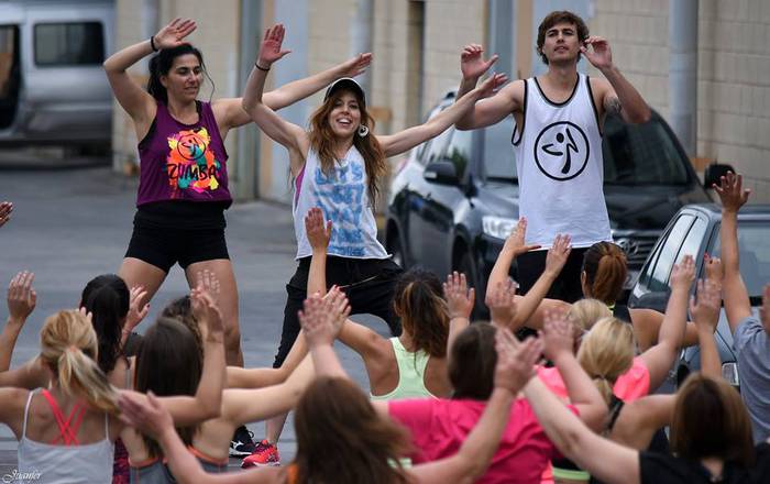 Zumba dantzatzeko elkartu zi 23 1498479788870