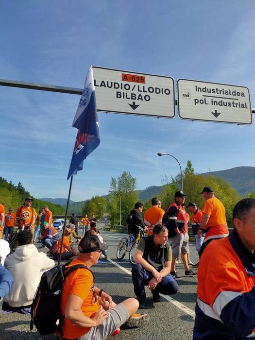 Tubos Reunidoseko bi langile 27 1776453842299