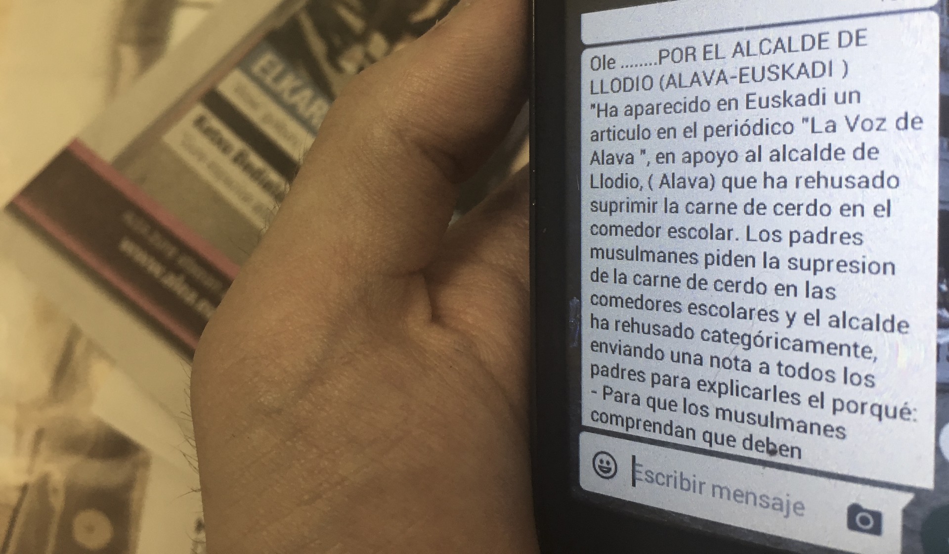 Whatsapp bidez zabaldutako gezur islamofoboa salatu dute