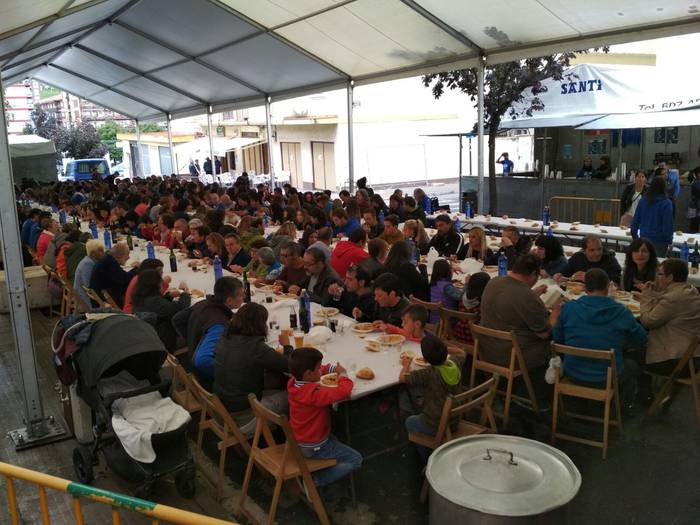 Inoiz baino jende gehiago bi 16 1505589962552