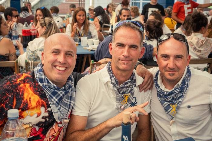 Ehunka lagun bildu dituzte j 67 1757018514345