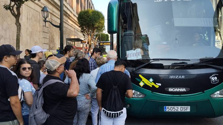 C-3 lineako Arrigorriaga eta Abando arteko ibilbidea autobusez egin ondoren, atzerapenekin berrartu dute zerbitzua