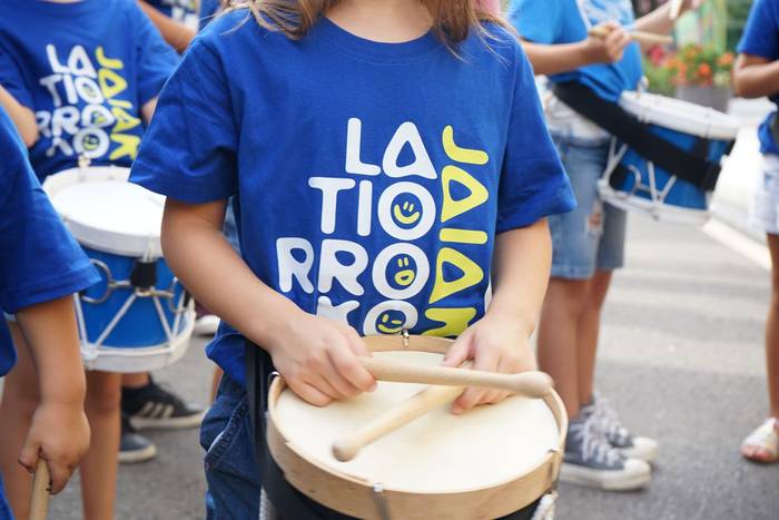 Danbor, buruhandi, dantza et 9 1758311883372