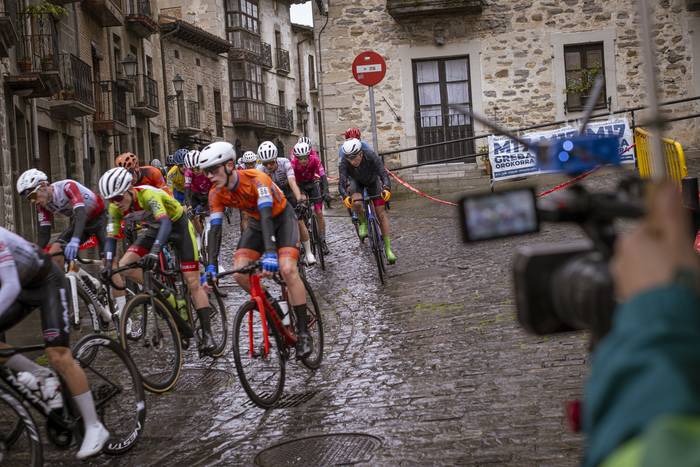 Artziniegako kale estuetan l 26 1773517282111